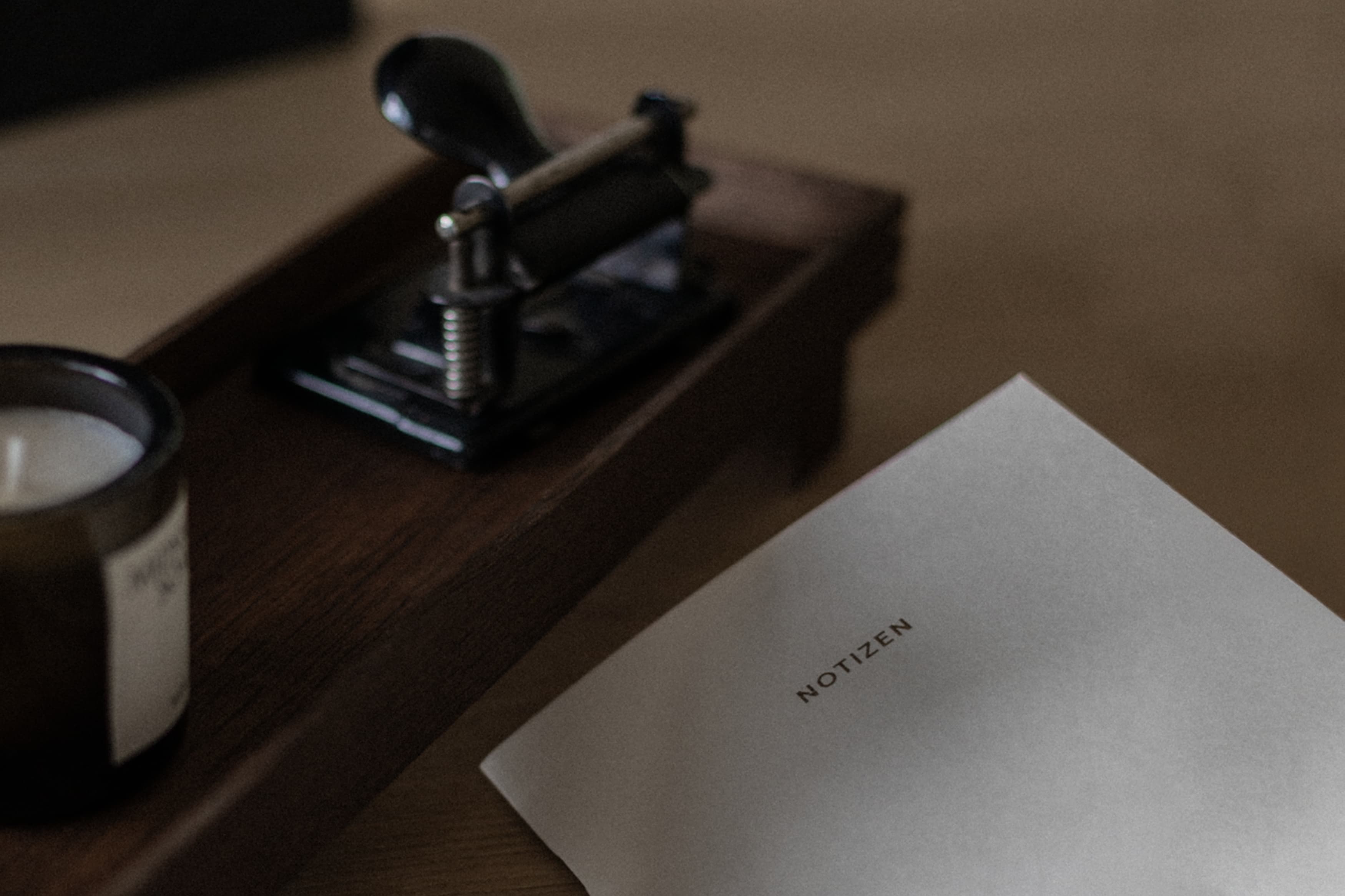 Schlichtes Notizheft Titel mit goldener Schrift «Notizen» A5