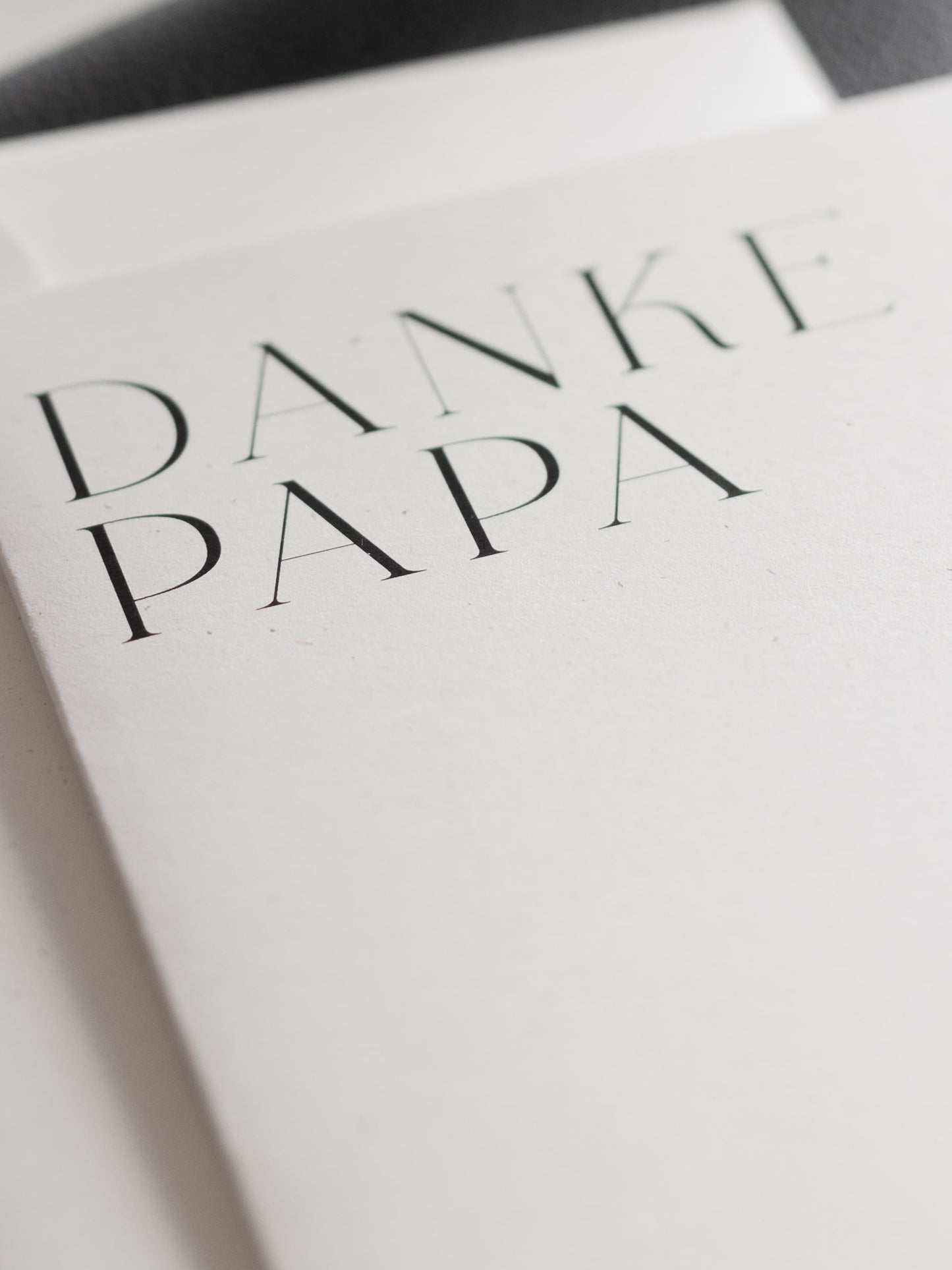 Schlichte weisse Vatertagskarte «Danke Papa» Handgefertigt | Studio Wiis