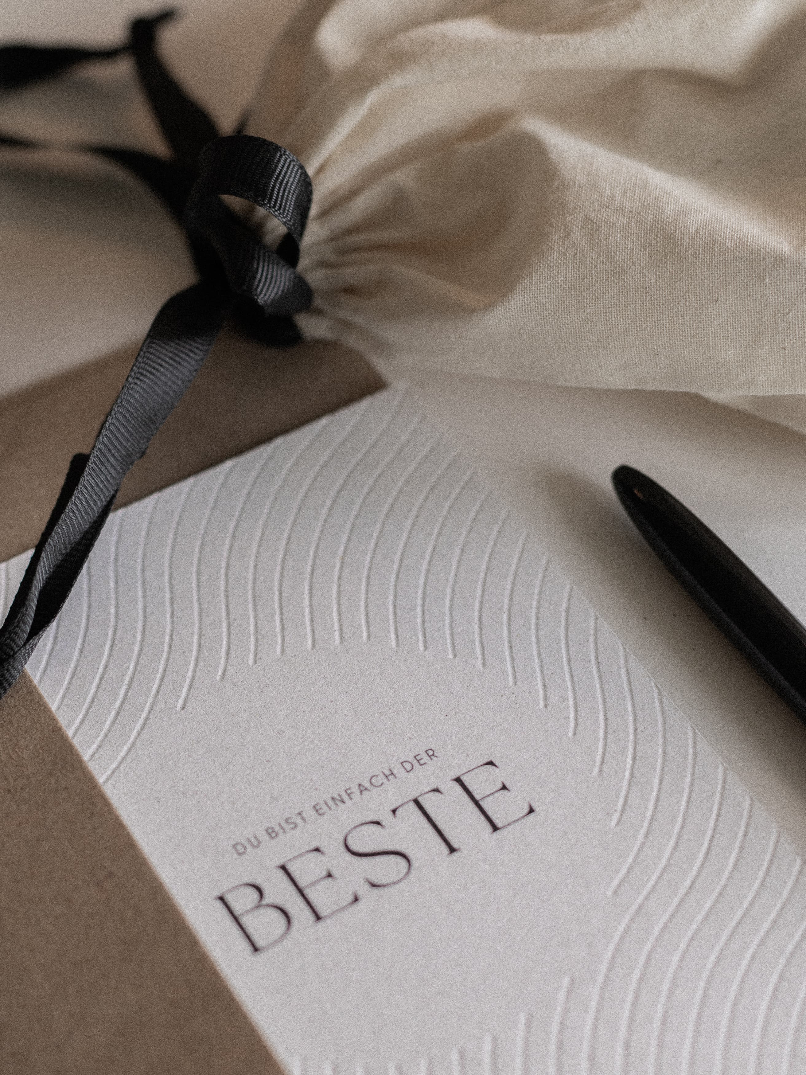 Geprägte Karte als Kompliment – Du bist einfach der Beste zum Geschenk | Studio Wiis