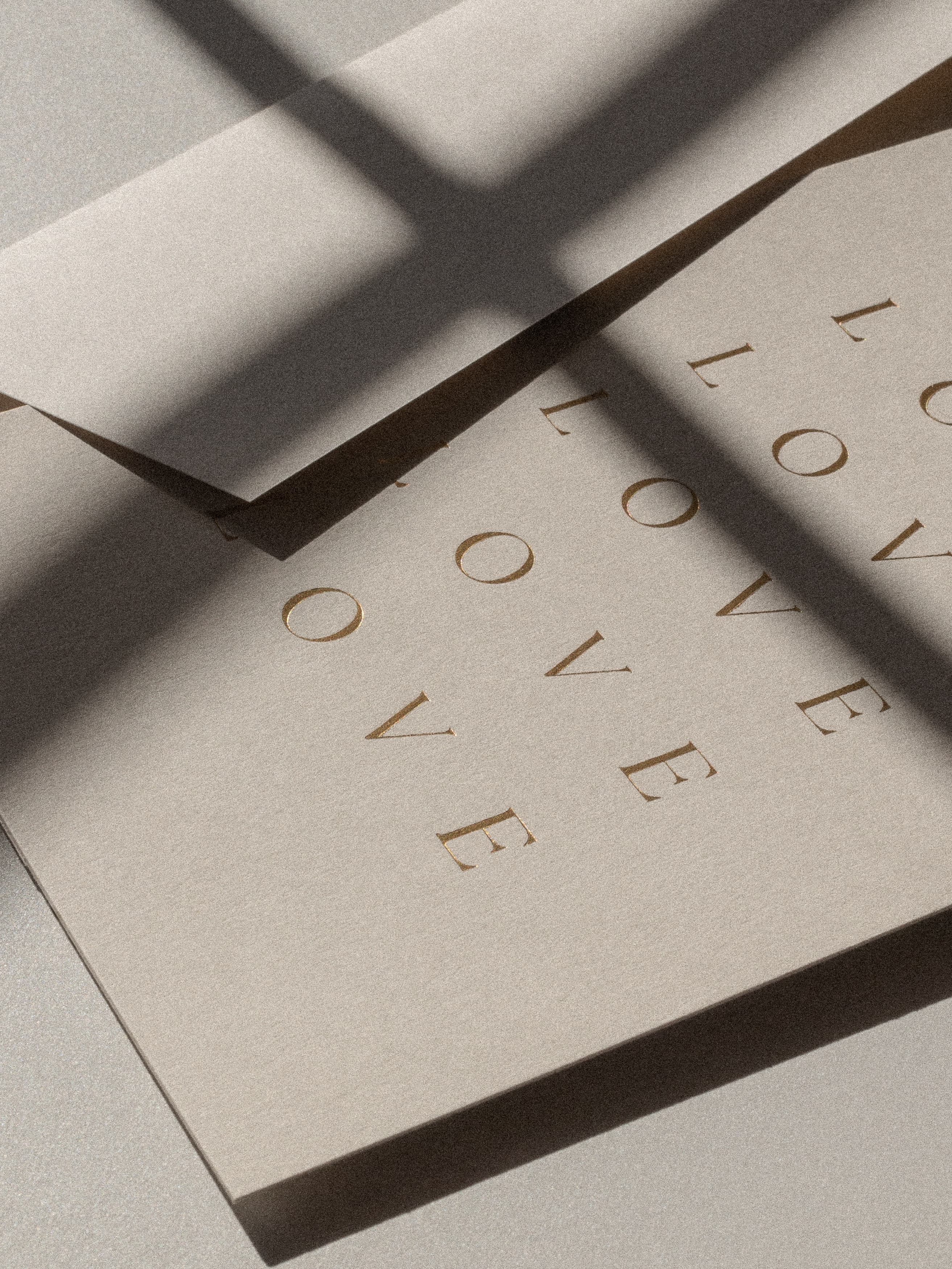 Prägedruck in Gold mit «Liebe» für den Partner | Studio Wiis